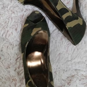 Bumper brand Camo heels
